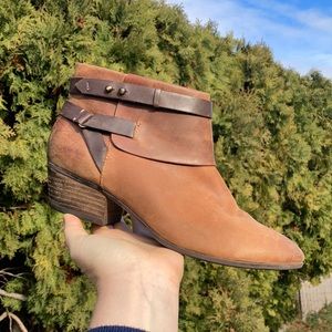 Clarks Leather Zip Up Block Heel Ankle Boots Women’s Size 9